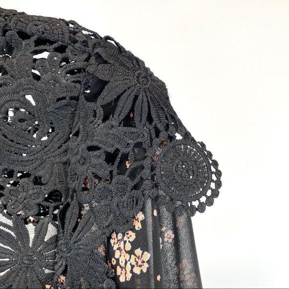 1.State Black Lace Inset Ditsy Floral Top NWT - M - Picture 7 of 16